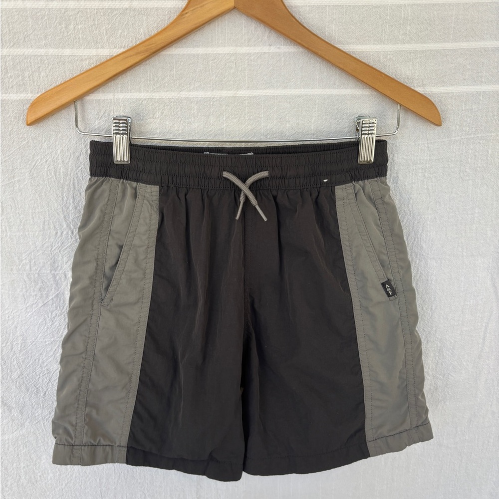 Boys Abercrombie pool to play shorts 11/12